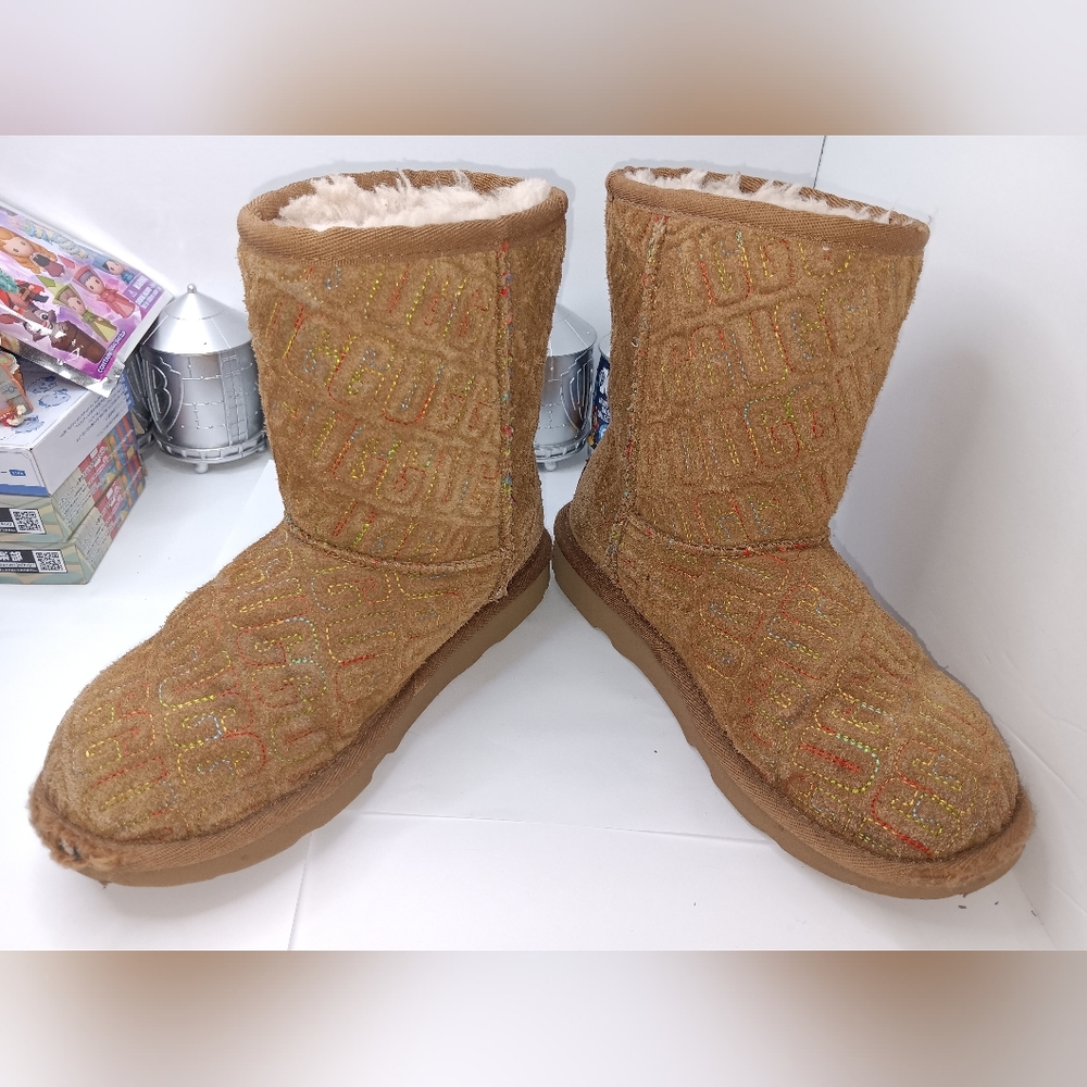 Ugg Kids Shoes Ugg Classic Ii Graphic Stitch Short Boot Size 2